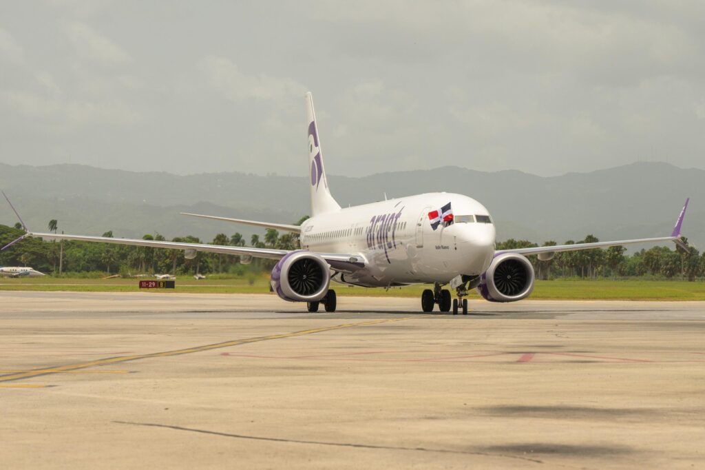 Arajet cumple cuatro años, refuerza su apuesta por Colombia